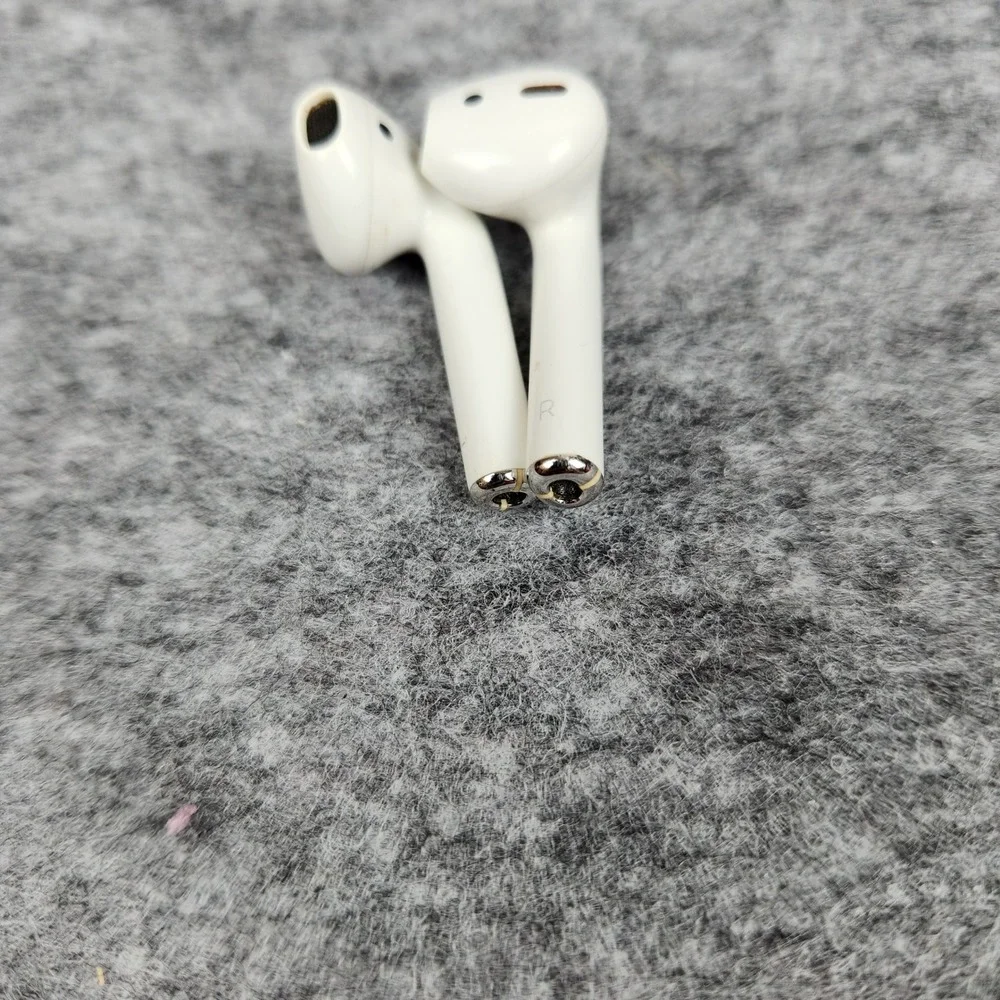 Apple AirPods 1st Gen A1722 Wireless White Replacement Left Right OEM NO CASE